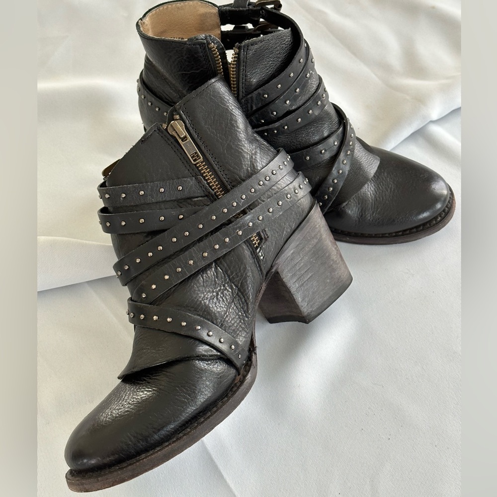 Freebird by Steven Caleb ankle boots. Size 8